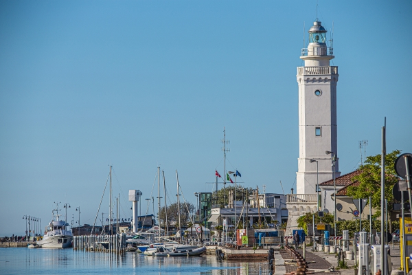 Il faro, il porto, la palata